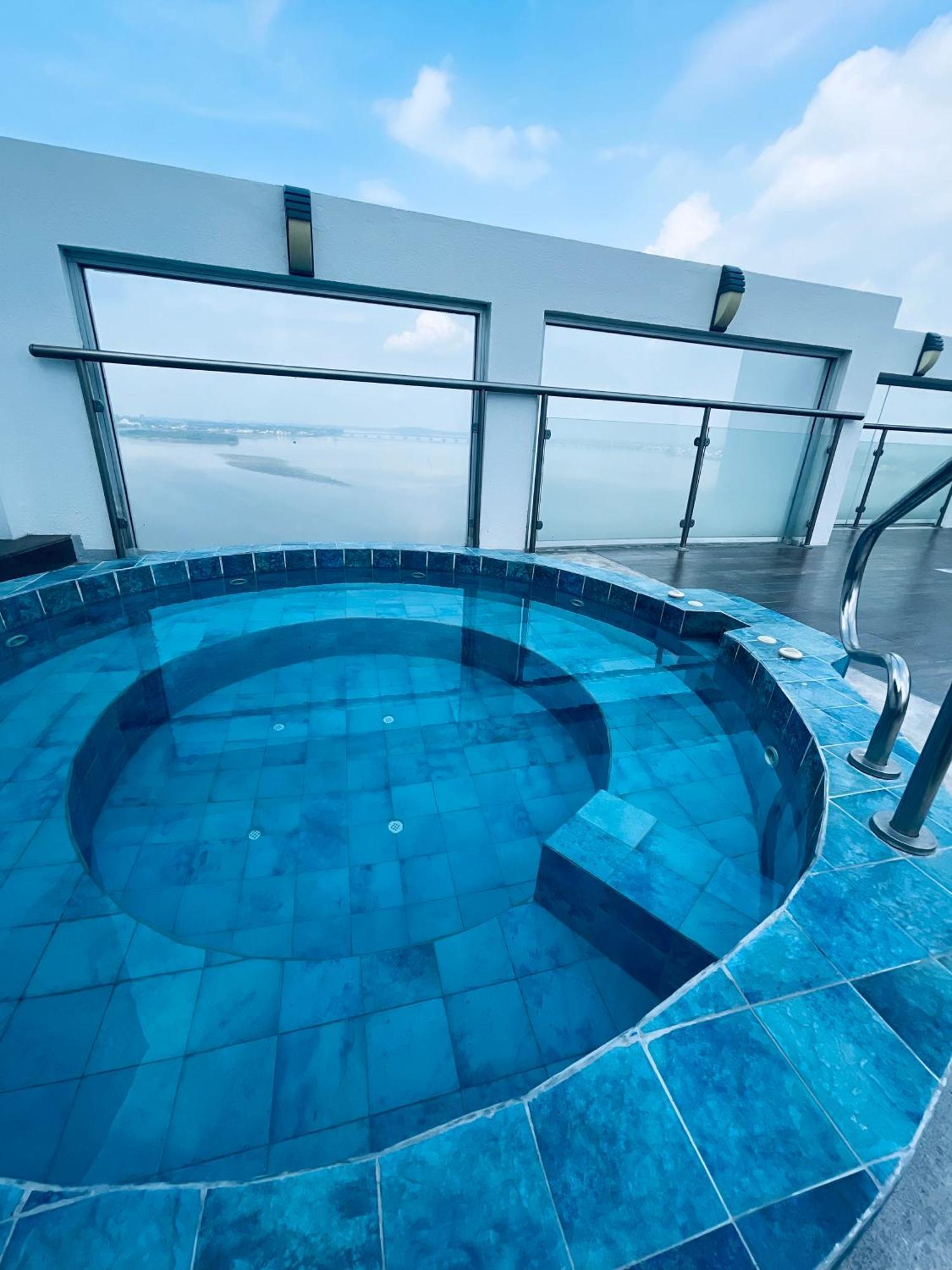 Suite Riverfront Puerto Santa Ana Guayaquil Bagian luar foto